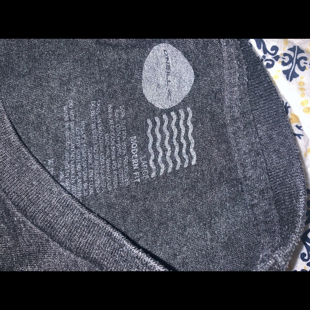 Shirt - Picture 4 of 4